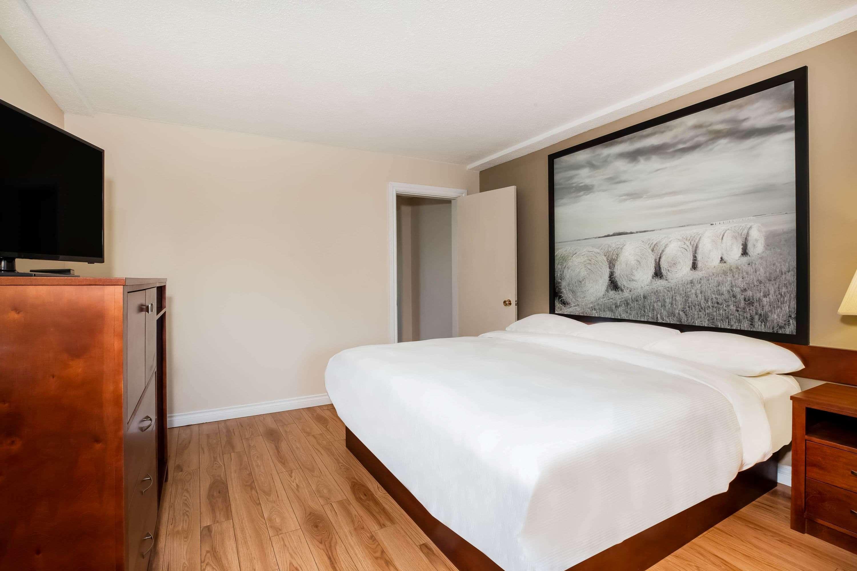 Super 8 By Wyndham Smoky Lake Exterior photo